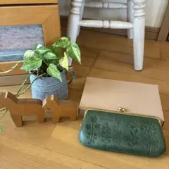 ズッケロ　長財布 花柄エンボス加工 レザーがま口財布