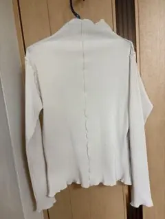 リブ編みホワイト長袖シャツ