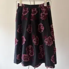 【クイーンズコート】花柄刺繍風フレアスカートのサムネイル