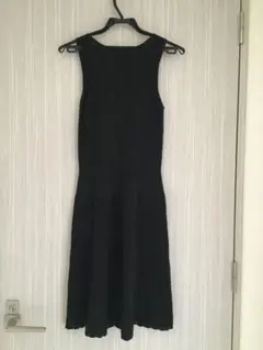 アルマ－二エクスチェンジ　黒のノースリーブニットワンピース