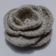 ハンドメイド　コサージュ　花　かぎ針編み　毛糸アクセサリー　約8.5cm