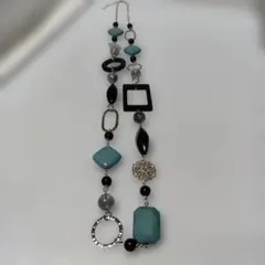 ハンドメイド、ブラック　グリーン　グレー系ビーズのロングネックレス