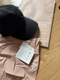miu miu 刺繍ロゴキャップ ベージュ - メルカリ