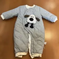 犬のキャラクター付きロンパース