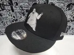 キャラクター刺繍 黒 スナップバックキャップ