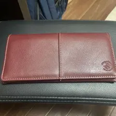 超高級感溢れる一点になっています。 使っていけば渋くなっていくと思います。長財布