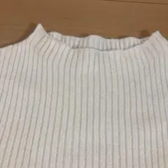 アース　ホワイトリブ編みハイネックセーター