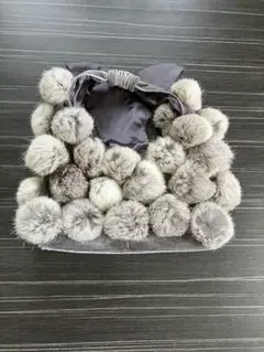 グレー ファーポンポン ハンドバッグ