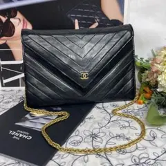 CHANEL シャネル【美品】ビンテージ チェーンショルダー シェブロン 黒×金
