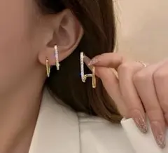 【新品】32 重ね付け風ピアス　ゴールド　1つの穴で2つに見える