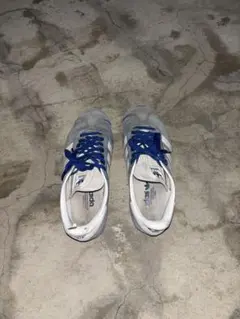 adidas gazelle スニーカー 青のサムネイル