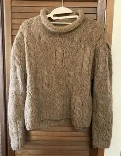 ケーブル編みニットブラウン