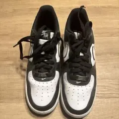 NIKE AIR FORCE 1 ブラック ホワイト スニーカーのサムネイル