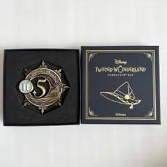 ツイステ　ジェイド　魔法帽子の留め具風ブローチ　ブルームバースデー