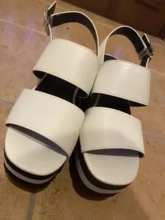 スプレイプレミアム　ホワイト プラットフォームサンダル ストラップ付き　Lサイズ