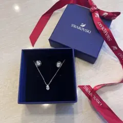 SWAROVSKI ネックレス　ピアス