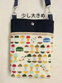 ありちゃん様専用　少し大きめスマホポーチ　ハンドメイド　フルーツと猫柄　生成り