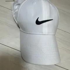 Nike ホワイト キャップ ロゴ入り