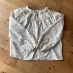 アイボリー フリル付き長袖ブラウス