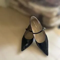 Odette e Odile エナメルストラップパンプス ブラックのサムネイル
