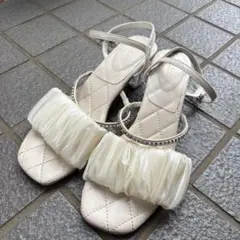 NICE CLAUP サンダル ビジュー キルティング クリアヒールのサムネイル