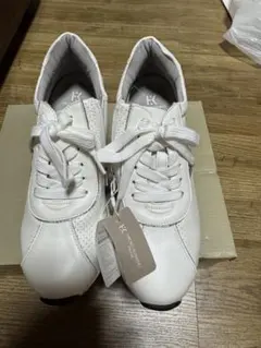 HIROKO KOSHINO ホワイトスニーカー24.03E未使用品