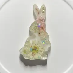 再販不可。うさぎ✨マトリカリアレジンヘアゴムブローチ - メルカリ