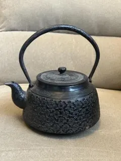南部鉄瓶 松模様 鉄急須 湯沸かし 鉄器茶道具 鍋元万代屋松2Lサビ有