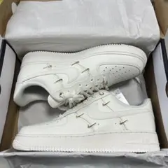 新品未使用Nike Air Force 1 ホワイト ゴールドアクセント