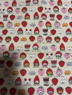 コットンこばやし　イチゴと動物キャラクターの綿生地　ベージュ