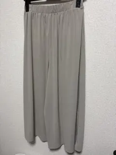 ユニクロ　クレープジャージーストレートパンツ　Mサイズ　30ナチュラル
