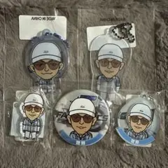 世界クリアチャームアクリルスタンド缶バッジアクリルキーホルダー