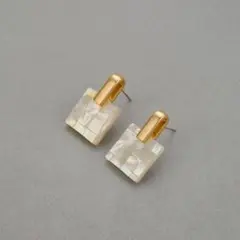 ゴールドメッキ　天然貝 スクエアピアス