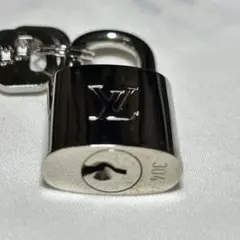 こ*ん様 ② ルイヴィトン パドロック 南京錠 シルバー
