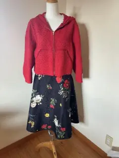 赤フード付きジャケット