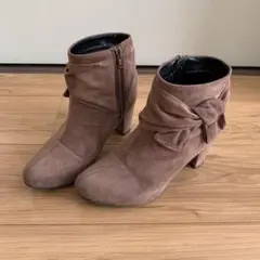 プライベートレーベル　リボン付きブーツ