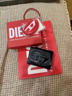 DIESEL 三つ折り財布 ブラック ロゴプレート(箱➕アメニティー付き)のサムネイル