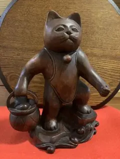 1950sヴィンテージ妖艶な瞳や味わい深い木の質感、王将駒が素敵な木彫りの招き猫 1950sヴィンテージ妖艶な瞳や味わい深い木の質感、王将駒が素敵な