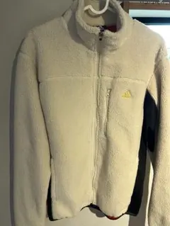 adidas フリースジャケット クリーム色