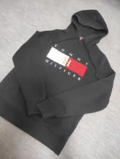 TOMMY HILFIGER 黒 トレーナー
