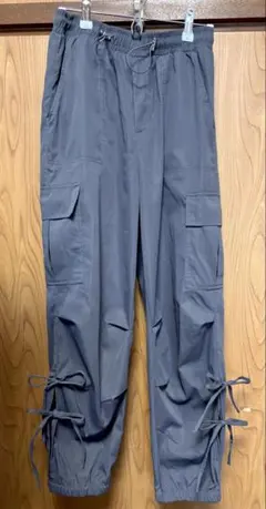 リボン付きカーゴパンツ　グレー