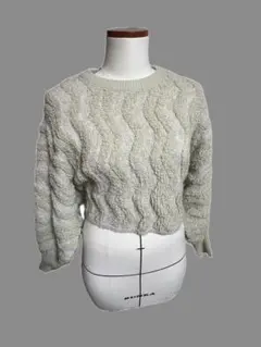 ショート丈ニット