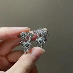 花モチーフ イヤーカフ シルバー色　いやフック　両耳用　バラのはな　薔薇