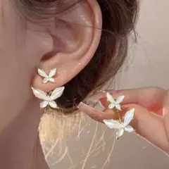 【新品未使用】蝶デザイン ピアス ホワイト/パーティーピアス/カジュアルピアス