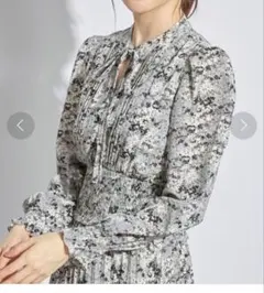 【tocco closet】ニュアンスフラワープリント プリーツ ワンピース