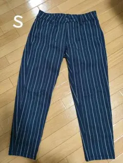 シューラルー　クロップドパンツ　　ストライプ　ネイビー　ストレッチあり