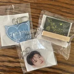 TREASURE カプセルトイ ジュンギュ 顔アクキー　黒板　ハート　popup