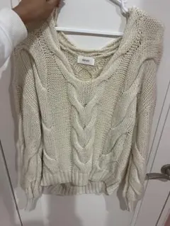 DEICY アイボリー ケーブル編みニット