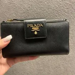 PRADA ブラック 二つ折り財布　美品