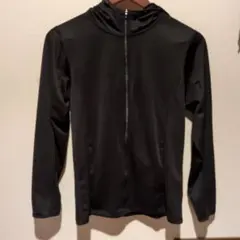 黒のフルジップフードパーカー　GU SPORTS Sサイズ 未使用に近い